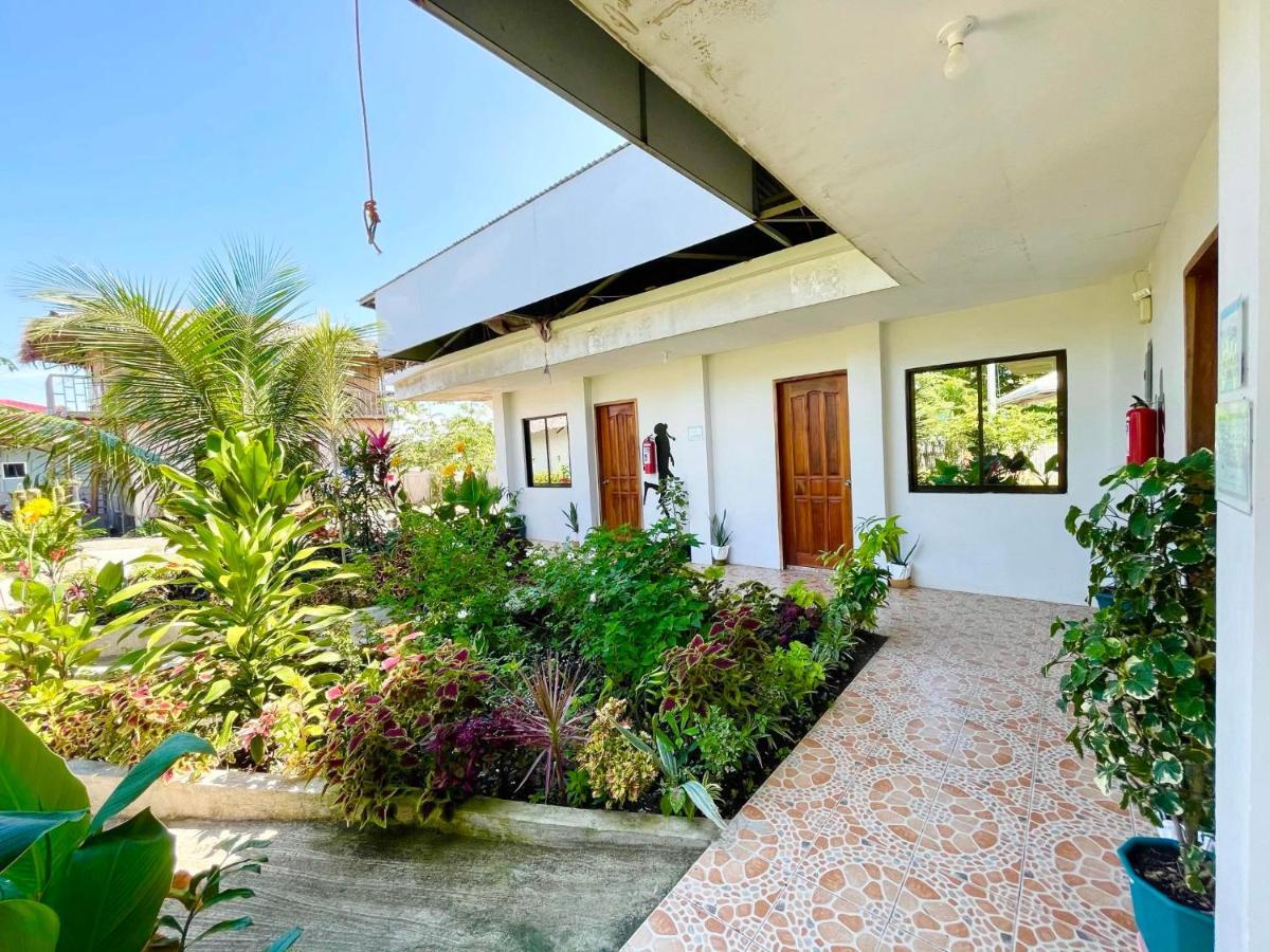 Ananas Guesthouse โมอัลโบอัล ภายนอก รูปภาพ